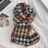 Bufanda de Invierno Artística Gruesa y Blanca para Mujer 2025 Nueva de Alta Gama a Cuadros Lila Estilo Coreano Bufanda Versátil para Mantenerse Caliente