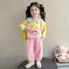 Conjunto de Roupa para Meninas Primavera e Outono 2026 Novo Estilo Moda Casual Moletom Polo Conjunto Esportivo Duas Peças Infantil