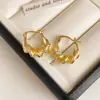 Pendientes de aro minimalistas geométricos retorcidos, de lujo ligero y alta gama, sencillos y elegantes, versátiles para el uso diario, al por mayor