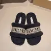 Pantuflas peludas para mujer para usar en exteriores, moda otoño e invierno 2026, versátiles estilo hada suela suave para casa algodón con estampado de letras