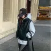 2026 Inverno Armazém Couro PU com Capuz Algodão Colete Solto Espessado Superfície de Couro Algodão Pato Roupas Casuais Peça Externa Colete Feminino