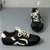 Zapatos de entrenamiento alemanes negros estilo ballet con cordones de cuero para mujer, nuevos y versátiles zapatos deportivos casuales de otoño 2026 para mujer