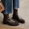 Nueva colección de otoño e invierno: botas adelgazantes, silenciosas y elásticas con suela negra, punta cuadrada y tacón grueso - un par de botas versátil y moderno para mujer