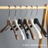 Cabides de Resina para Lojas de Roupas, Cor Café com Textura de Madeira de Alta Qualidade, Tendência para Roupas Femininas, Cabides de Plástico de Marca de Luxo, Marca de Pele