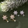 Pendientes Navideños de Copo de Nieve de Cristal de Lujo de Alta Gama con Aguja de Plata S925, Pendientes de Botón con Diseño de Nicho Moderno Único y Elegante para Otoño e Invierno