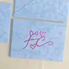 Sobre de Terciopelo Azul Cielo Personalizado Sello de Cera con Sello de Calor Rojo Intenso Monograma con Orejas de Gato Sobre para Invitación de Boda Personalización