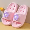 Chinelos Antiderrapantes para Banheiro para Meninos, Chinelos de Chuveiro de Verão com Furos de Drenagem, Chinelos de Secagem Rápida para Meninas e Crianças, Especialmente Projetados para Uso no Banheiro