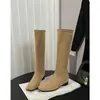 Botas Longas Afuniladas de Salto Alto Estilo Maillard Femininas 2026 Outono/Inverno Novo Estilo Petite Retrô Temperamento Acima do Joelho