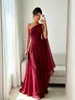 817W Modelo nuevo transfronterizo europeo y americano 2026 vestido de noche de tul de un hombro, largo ceñido a la cintura, vestido de dama de honor para banquete
