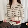 Cardigã de tricô listrado com gola redonda feminino, nova coleção outono 2026, estilo coreano, casual e elegante, casaco suéter macio e confortável