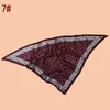 Bufanda Triángulo de Sarga para Mujer Estilo Nuevo con Estampado de Lunares Redondos, Chal de Protección Solar para Viaje, Fábrica Fuente Mayorista