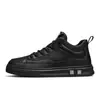 Zapatos de Hombre Populares Otoño 2025 Nueva Moda Casual Suela Blanda Slip-On Zapatos Negros Versátiles Zapatos Deportivos de Cuero para Hombre