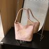Bolsa Saco Design de Nicho Tendência da Moda Verão 2025 Novo Estilo Textura Casual Bolsa de Ombro Transversal Feminina