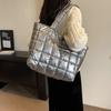 Ropa acolchada de algodón espacial hilo de bordar Cuadros gran capacidad Moda retro europea y americana personalidad estilo occidental color sólido bolso de hombro tote portátil