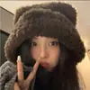 Novo Chapéu de Pelúcia de Inverno Acolchoado Quente de Tricô com Proteção para as Orelhas para Mulheres no Outono e Inverno Mostrando o Rosto Pequeno Moda Fofo Chapéu de Lã