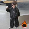 Conjunto de Roupas Outono e Inverno para Meninos 2025 Novo Estilo Menino Legal Estilo Coreano Moda de Rua Conjunto de Três Peças Roupas de Lã de Outono para Crianças
