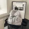 Mochila Fofa Peluda Estilo Commuter Feminina 2026 Nova Grande Capacidade Estilo Diário Moda Outono/Inverno