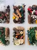 Paquete de materiales DIY hecho a mano flores mixtas plantas flores secas estilo bosque de jardín de infantes creación de anillos decoración piñas de Navidad