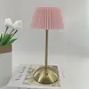 Lámpara de Mesa Recargable Plisada Nórdica Decoración de Dormitorio Atmósfera Lámpara de Mesa Moderna Simple Estilo Europeo Dormitorio Principal Luz Nocturna de Noche