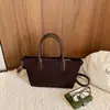 Bolsa de Pão de Pelúcia Retrô da Moda Feminina 2026 Nova Casual Grande Capacidade Bolsa Transversal de Balde Versátil de Mão Pequena para Carregar