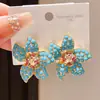 Brincos de Flor Plissada Banhados a Prata Estilo Étnico Cravejados com Diamantes Brincos de Nicho Retrô Boêmios Luxo Acessível Brincos de Alta Qualidade