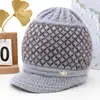 Gorro de punto de otoño e invierno para madre de mediana edad y anciana, cálido para mujer, con felpa adicional, protección contra el frío, gorro de lana para señora mayor, gorro de algodón con protección para las orejas de la abuela