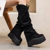 Botas Longas de Solado Grosso 14cm, Botas Slouch de Camurça, Novo Modelo 2026, Botas Femininas de Cano Alto com Design Irregular e Franzidos