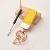 Venta al por mayor de fabricantes llaveros pequeños de ovejas estilo francés, pequeños regalos decorativos, colgantes para llaveros, llaveros personalizados y minimalistas