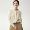Elegante y brillante cárdigan de cachemira para mujer, con ribete de encaje, cuello redondo, mangas largas y un tejido suave y cómodo.. Una prenda exterior versátil perfecta para otoño e invierno