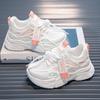 Verão e Outono 2025 Novos Sapatos Leves de Papai para Meninos Moda Infantil Sola Macia Sapatos Brancos Sapatos Esportivos Casuais para Meninas Modernos