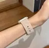 Pijama de Dibujos Animados Kt Adecuado para Apple Watch Iwatch11 Correa Grabada de Dos Tonos Generaciones 1-10 Banda de Muñeca de 41/49mm