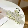 Presilha de garra de borboleta com strass azul, tamanho médio, presilha de cabelo semi-presa requintada para mulheres, sensação de alta qualidade, adequada para penteados presos na parte de trás da cabeça, acessório de cabelo tipo presilha tubarão
