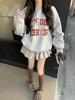 Traje de moda gris americano suéter con estampado de letras para mujer otoño e invierno cintura alta falda plisada línea A conjunto de dos piezas
