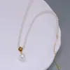 Colar de Pérolas Redondas Nova Moda Coreana e Japonesa Pingente de Trevo de Quatro Folhas de Cobre Banhado a Ouro Nicho Versátil de Alta Qualidade para Mulheres