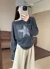 Top de punto casual coreano holgado para mujer, de un solo hombro, manga larga, con estampado de estrellas