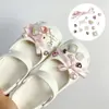Accesorios para zapatos Croc, piezas para armar tú mismo, flores metálicas tridimensionales de lujo ligero con diamantes y perlas, hebillas de zapato desmontables, decoración de superficie de zapato