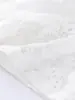 Camiseta Branca de Renda com Manga Curta para Mulheres, Estilo Fresco e Artístico, Verão 2026, Barra de Renda Bordada com Recortes, Top Emagrecedor