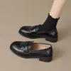 Mocasines negros para mujer, nueva colección otoño 2026, modernos y versátiles, zapatos pequeños de cuero estilo británico, tacones gruesos, adecuados para ir al trabajo y al día a día.