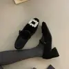 Sapatos Mary Jane cinza de lã estilo Chanel com bico quadrado e strass, novo modelo 2026, corte baixo, forrados com pelúcia, salto grosso, sapatos de salto único