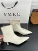 []2026 Outono/Inverno Novos Botins Femininos de Bico Fino Salto Agulha Estilo Europeu e Americano Patchwork com Zíper nas Costas Botas Fashion