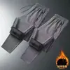 Pantalones Casuales Engrosados con Forro de Polar para Hombre Otoño e Invierno 2023 Nuevos Pantalones Deportivos Cálidos Resistentes al Frío Ropa Exterior de Invierno para Hombre
