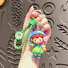 Llavero de elfo recogiendo flores de dibujos animados creativo muñeca de niña linda colgante para mochila de estudiante pequeño regalo al por mayor