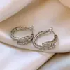 Pendientes de Zirconia con Forma de Serpiente de Nuevo Estilo Lujo Ligero Únicos Diseño de Nicho Simples Exquisitos Versátiles Modernos Pendientes de Gama Alta para Mujeres