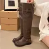 Botas altas hasta la rodilla de diseño de nicho estilo coreano para pantorrilla ancha, nuevo modelo de otoño 2026, botas de montar adelgazantes de punta redonda y caña alta