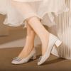 Novas Mary Jane com fivela de strass salto grosso francês estilo pequeno e perfumado sapatos de camada única feminina camurça boca rasa bico quadrado sapatos de trabalho para o dia a dia