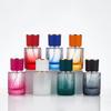 Botella de perfume portátil con pulverizador continuo de color, disponible en stock, con rosca de 30 ml, 50 ml y 100 ml.