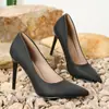 Tacones altos de aguja negros puntiagudos escotados 2023 Verano nuevo transfronterizo sexy zapatos de trabajo zapatos profesionales de mujer
