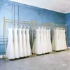 Suporte de Exibição para Vestido de Casamento Vestido de Noite de Chão Estúdio Fotográfico Oficina Prateleira de Exibição Vareta Dourada para Pendurar Roupas Qipao Xiuhe