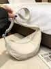 Bolso casual de mujer color caramelo, nuevo modelo 2025, bandolera versátil para uso diario, bolsa tipo dumpling, bolso deportivo ligero en forma de media luna