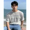 Camisa de punto de verano atmosférica y elegante para hombre, limpia y fresca, que estiliza y no abulta, con un tacto de alta gama, perfecta para combinar con una camiseta de manga corta.
